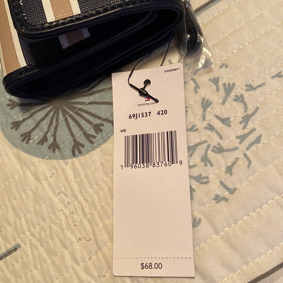 Tommy Hilfiger wallets - Picture 6 of 6